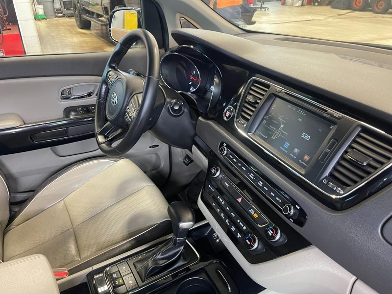 Kia Sedona Vehicle Image 09