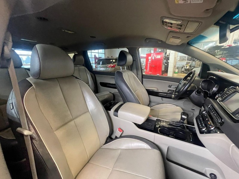 Kia Sedona Vehicle Image 10