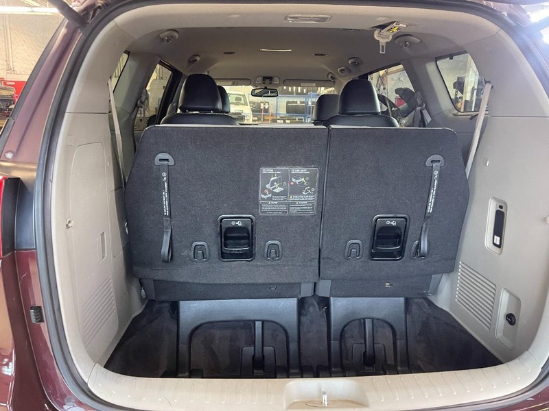 Kia Sedona Vehicle Image 15