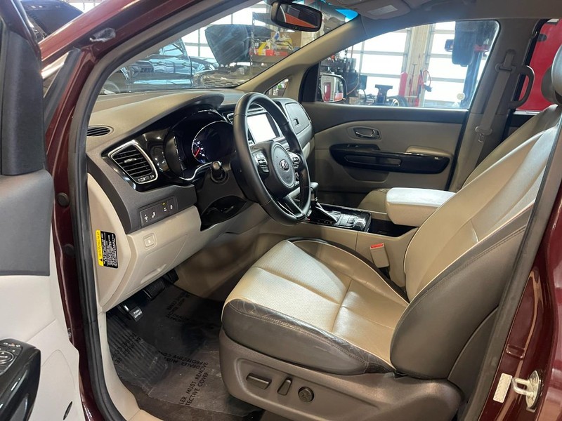Kia Sedona Vehicle Image 18