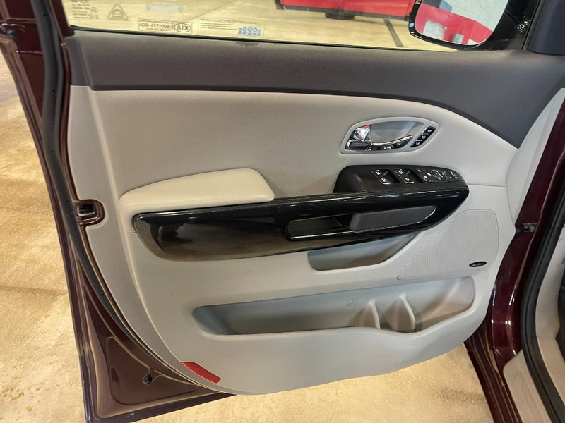 Kia Sedona Vehicle Image 19