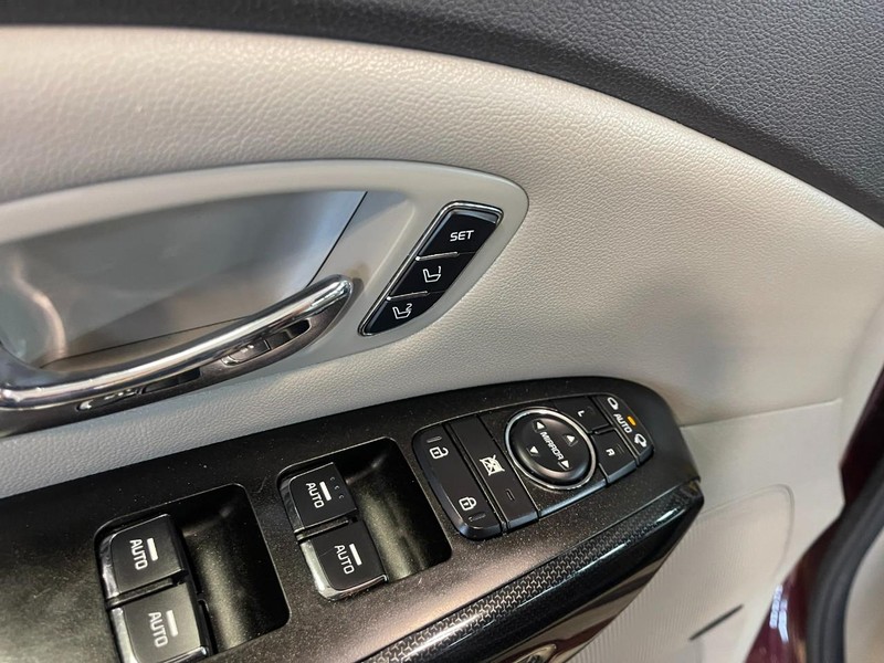 Kia Sedona Vehicle Image 20