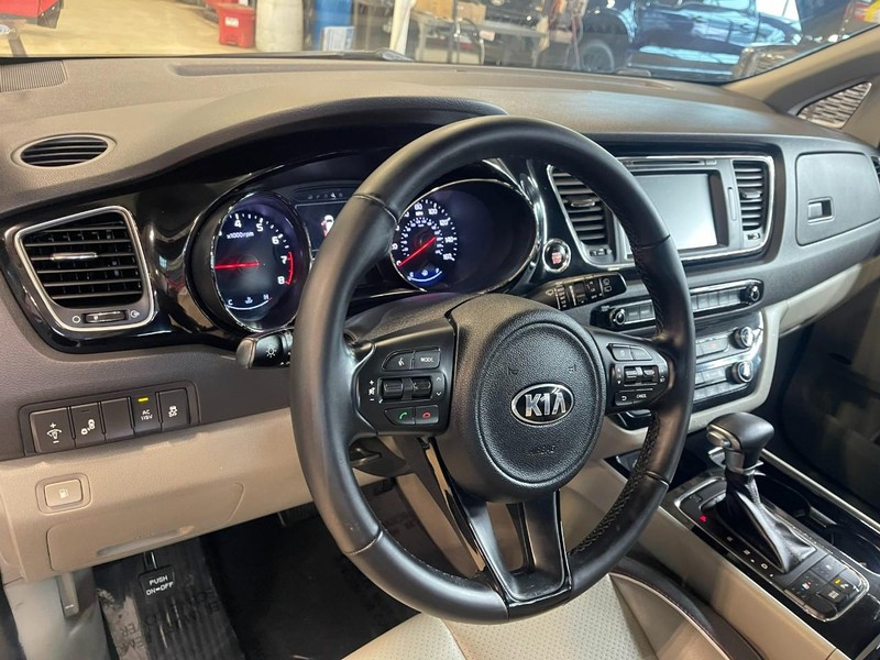 Kia Sedona Vehicle Image 22