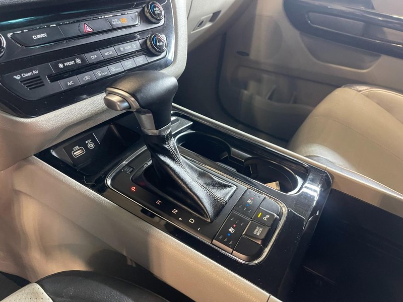 Kia Sedona Vehicle Image 24