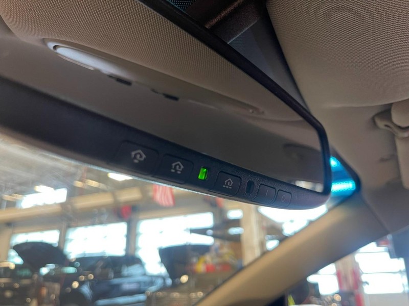 Kia Sedona Vehicle Image 33