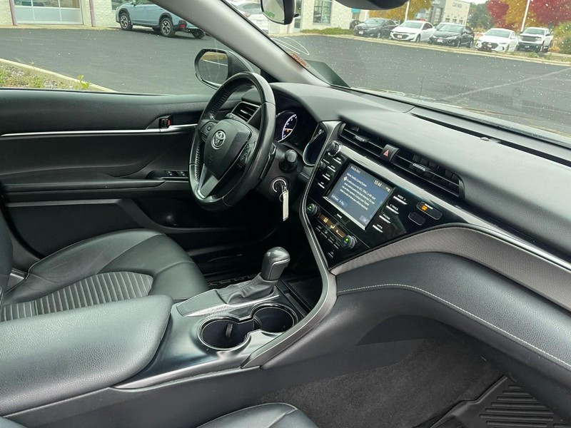 Toyota Camry Vehicle Image 02