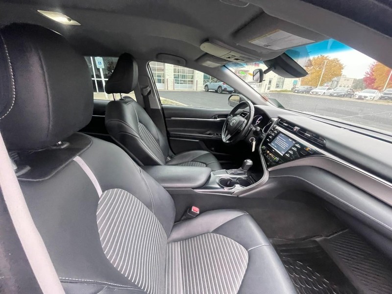 Toyota Camry Vehicle Image 03