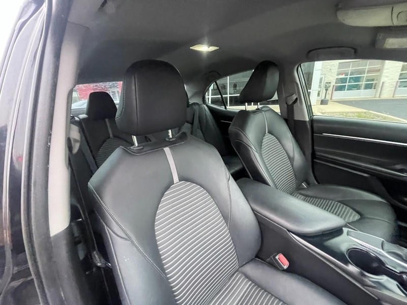 Toyota Camry Vehicle Image 04