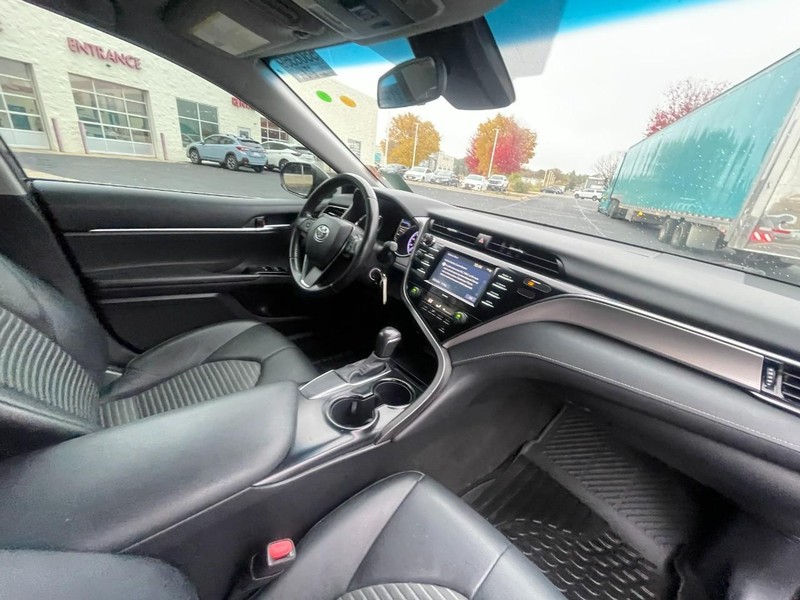 Toyota Camry Vehicle Image 05