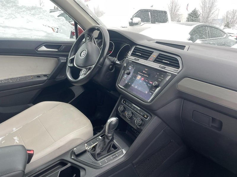 Volkswagen Tiguan Vehicle Image 02