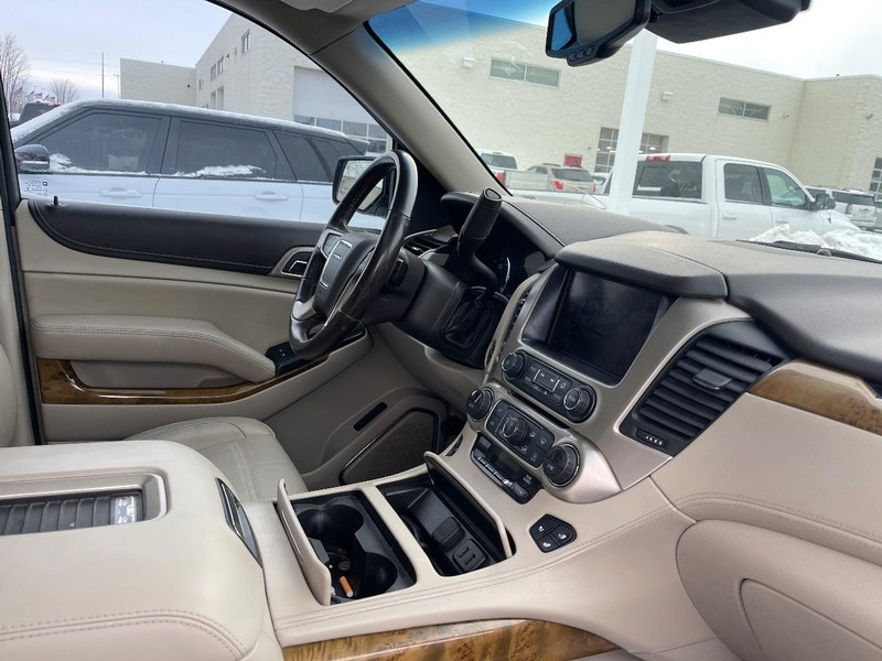 GMC Yukon Vehicle Image 02