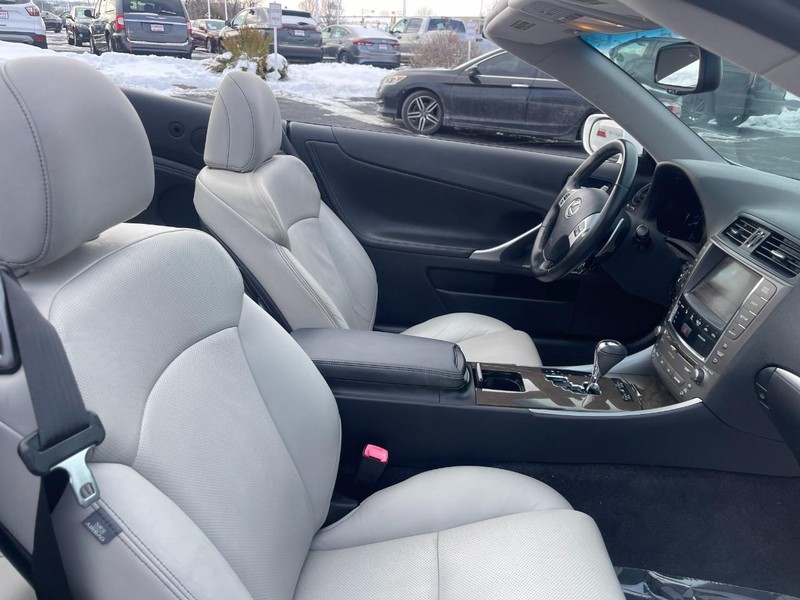 Lexus IS 250C Vehicle Image 09