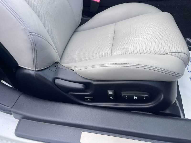 Lexus IS 250C Vehicle Image 10