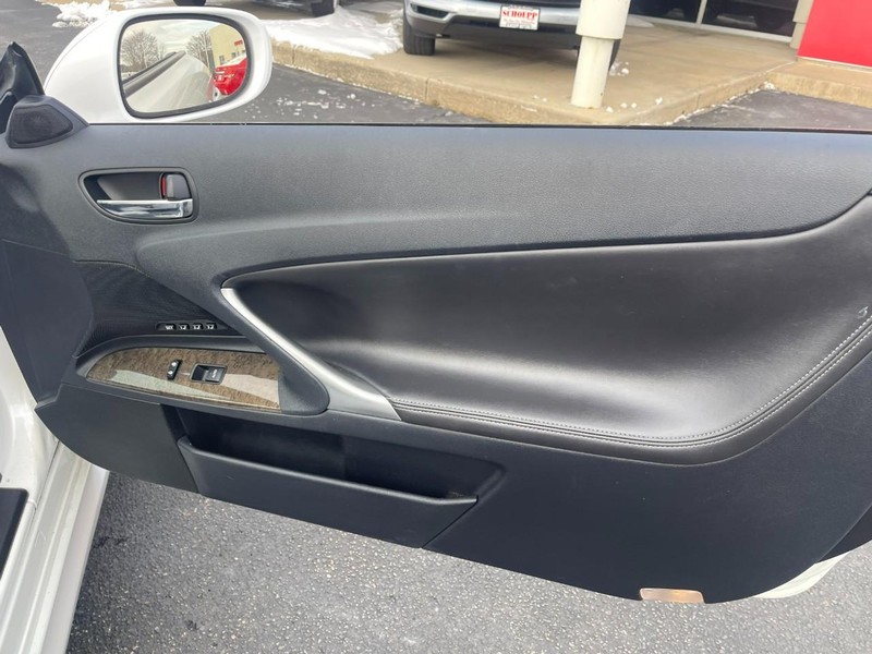 Lexus IS 250C Vehicle Image 12