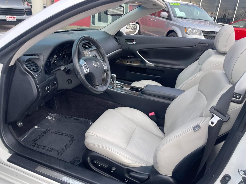 Lexus IS 250C Vehicle Image 14