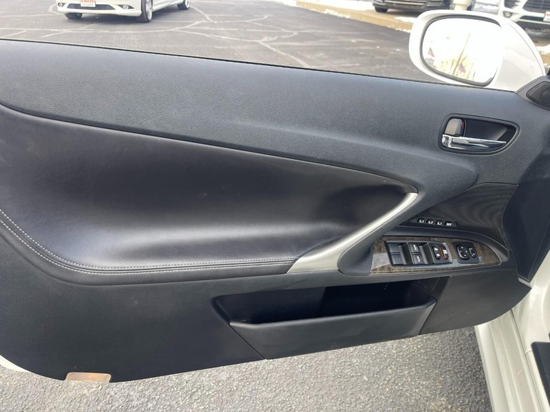 Lexus IS 250C Vehicle Image 16