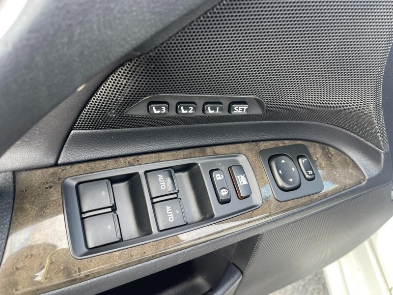 Lexus IS 250C Vehicle Image 17