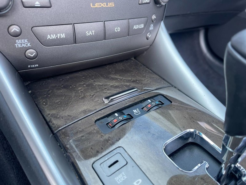 Lexus IS 250C Vehicle Image 32