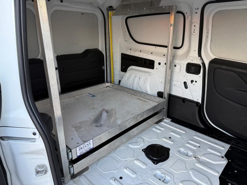 Ram ProMaster City Cargo Van Vehicle Image 16