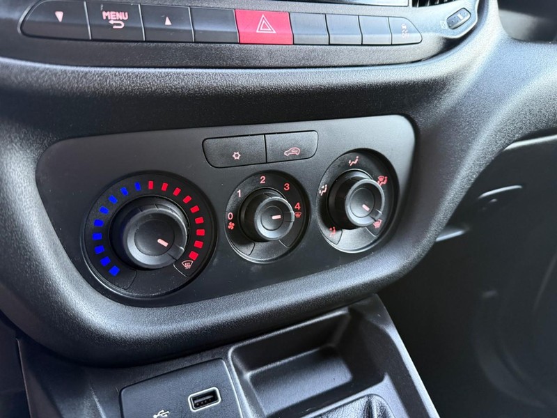 Ram ProMaster City Cargo Van Vehicle Image 26