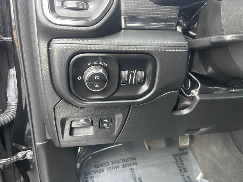 Ram 1500 Vehicle Image 22