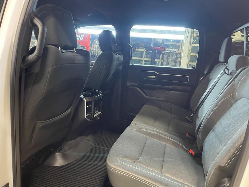 Ram 1500 Vehicle Image 15