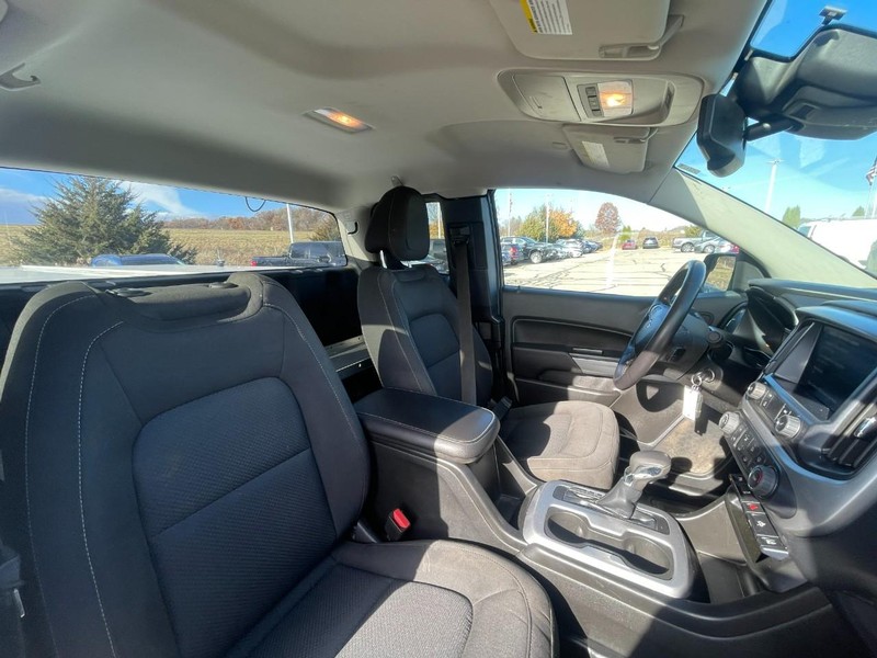 2022 Chevrolet Colorado LT photo 3
