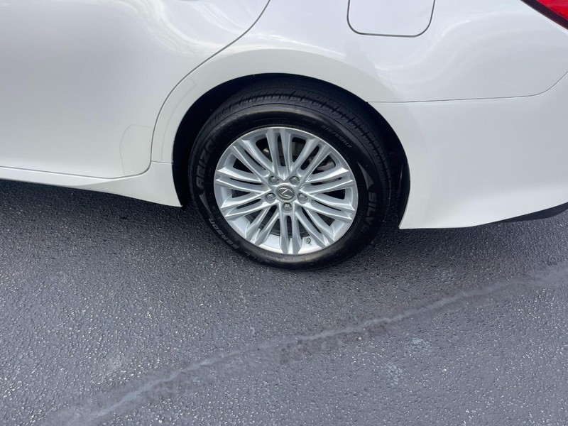 Lexus ES 350 Vehicle Image 05