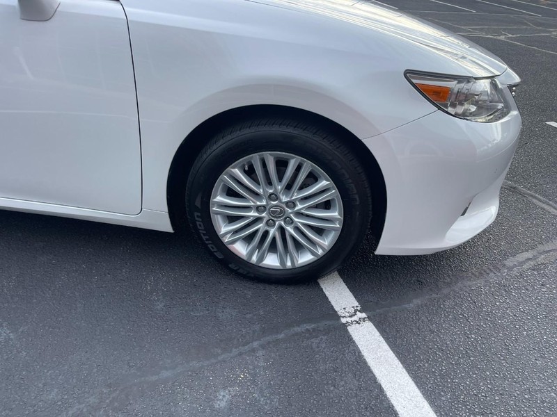 Lexus ES 350 Vehicle Image 07