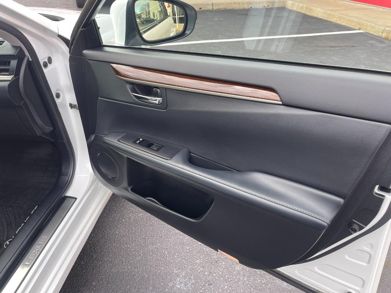 Lexus ES 350 Vehicle Image 12