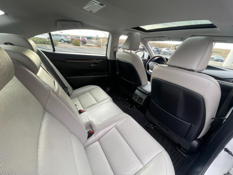 Lexus ES 350 Vehicle Image 14