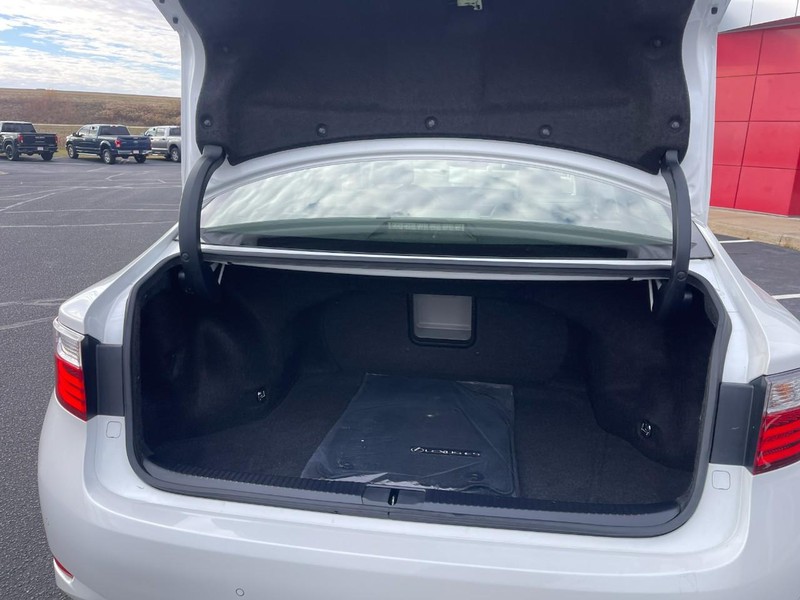 Lexus ES 350 Vehicle Image 16