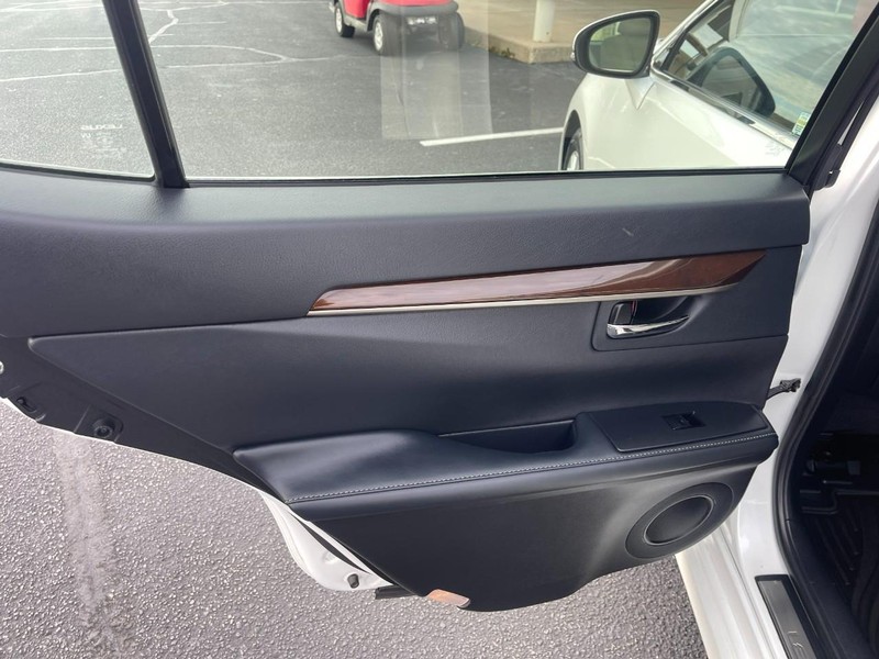 Lexus ES 350 Vehicle Image 18