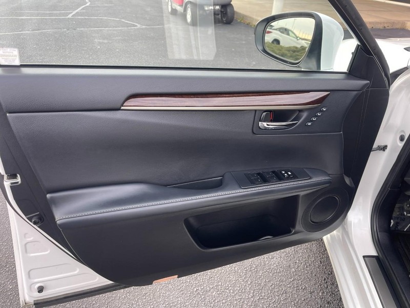 Lexus ES 350 Vehicle Image 20