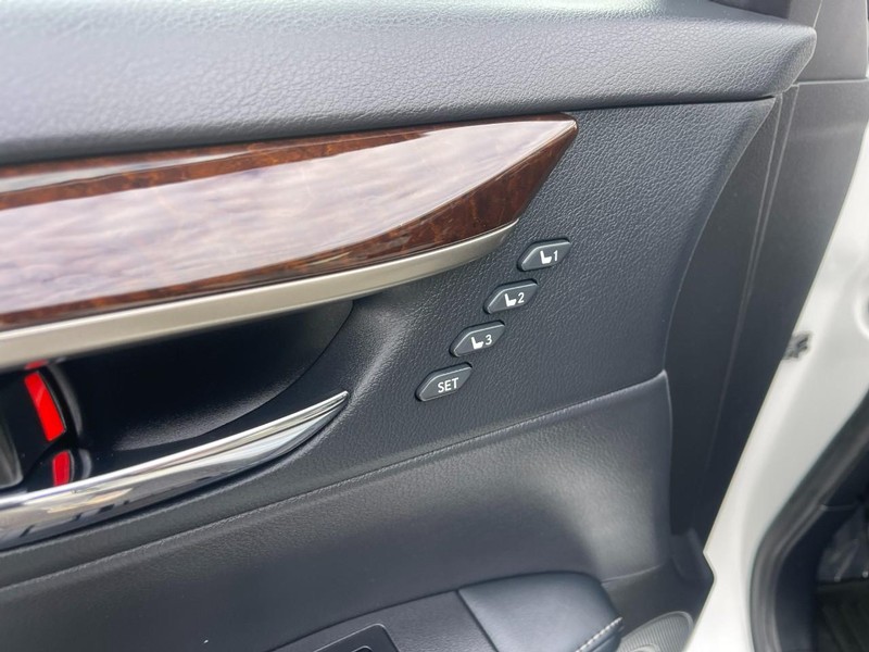 Lexus ES 350 Vehicle Image 21