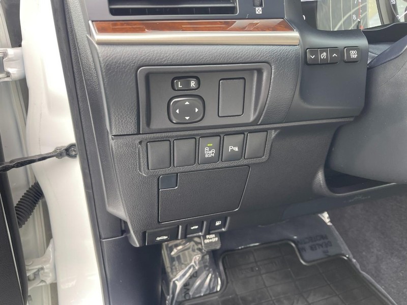 Lexus ES 350 Vehicle Image 22