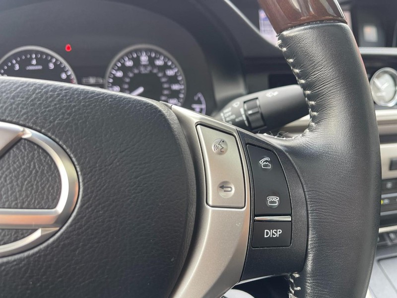 Lexus ES 350 Vehicle Image 26