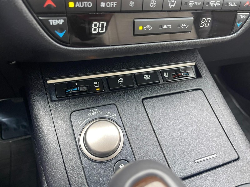 Lexus ES 350 Vehicle Image 32