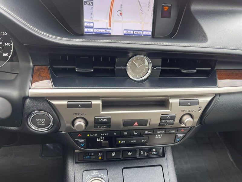 Lexus ES 350 Vehicle Image 33