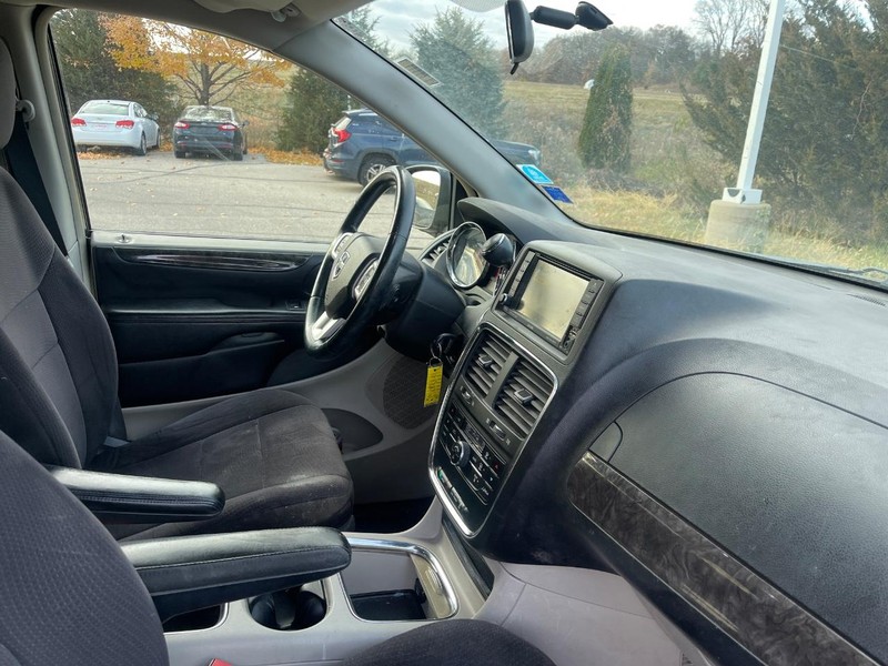 Dodge Grand Caravan Vehicle Image 02