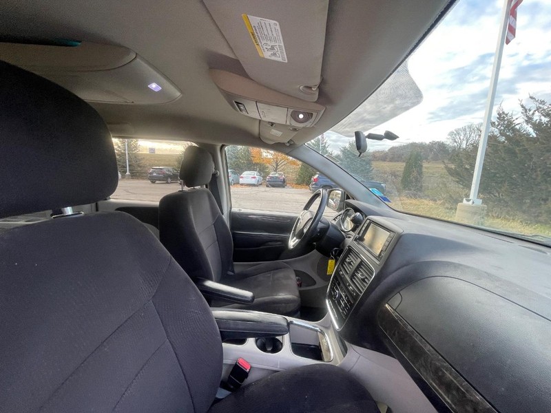 Dodge Grand Caravan Vehicle Image 03