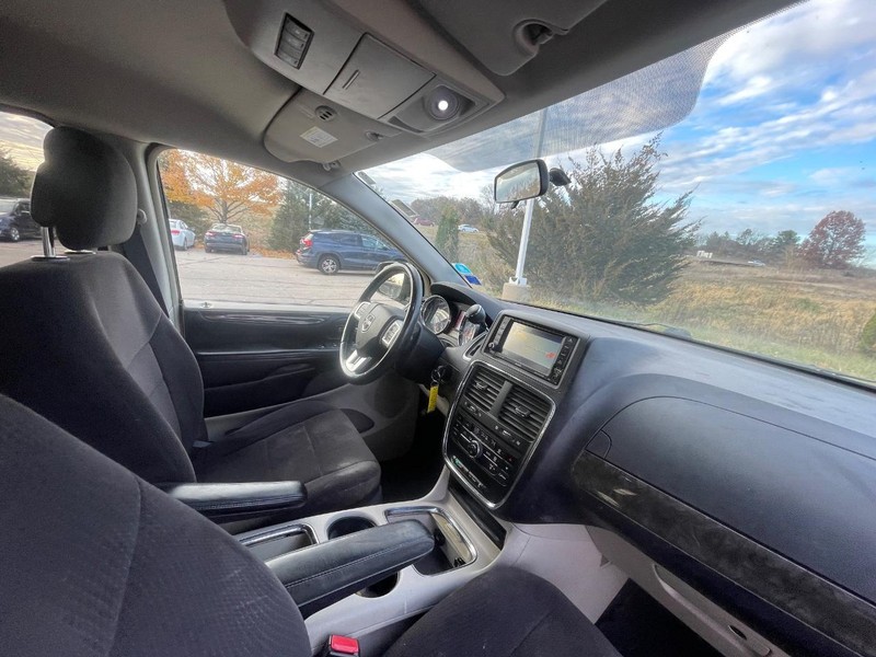 Dodge Grand Caravan Vehicle Image 04
