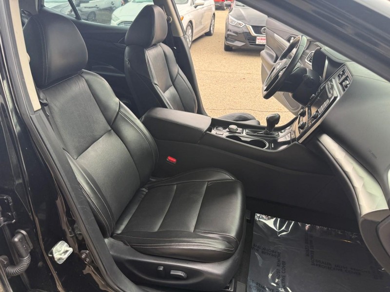 Nissan Maxima Vehicle Image 16
