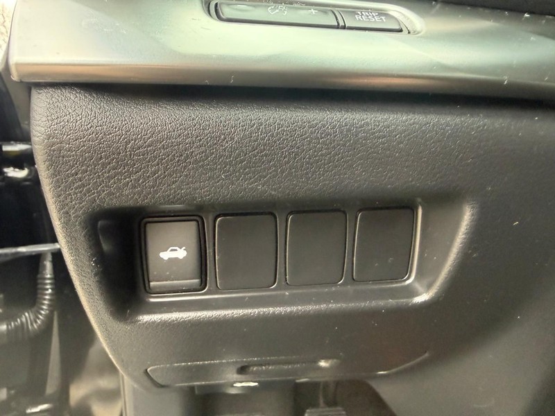 Nissan Maxima Vehicle Image 18