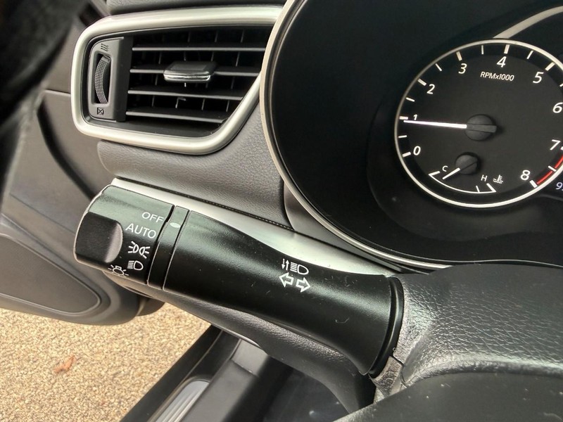 Nissan Maxima Vehicle Image 19