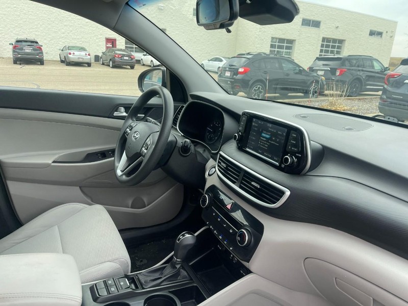 Hyundai Tucson Vehicle Image 02