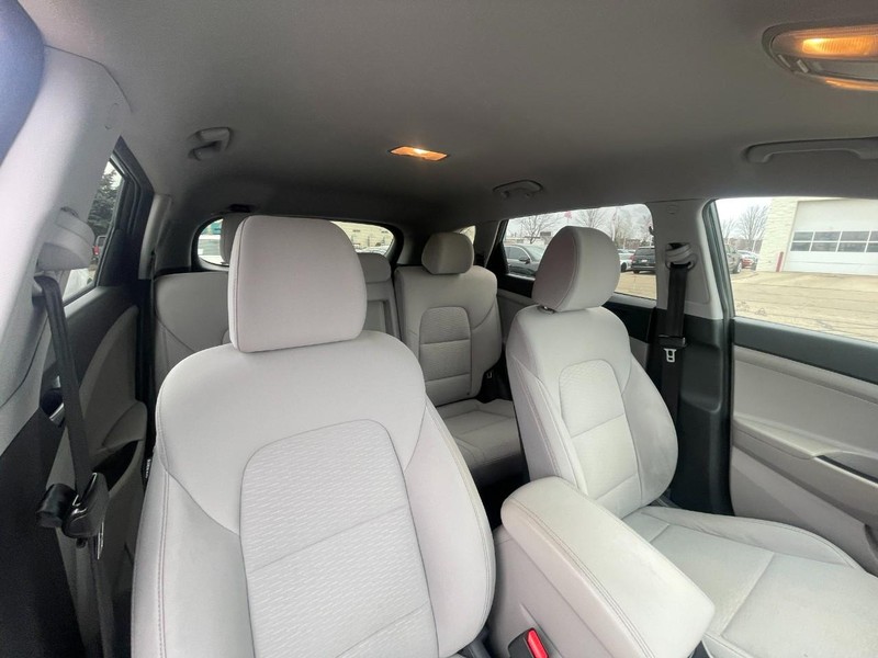 Hyundai Tucson Vehicle Image 04