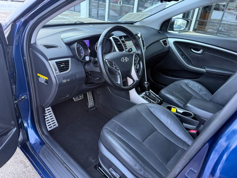 Hyundai Elantra GT Vehicle Image 09