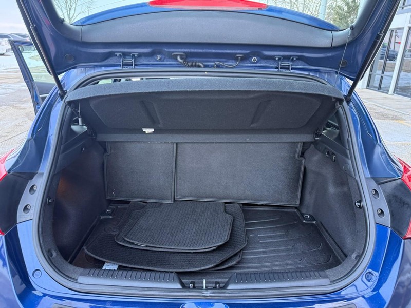 Hyundai Elantra GT Vehicle Image 12