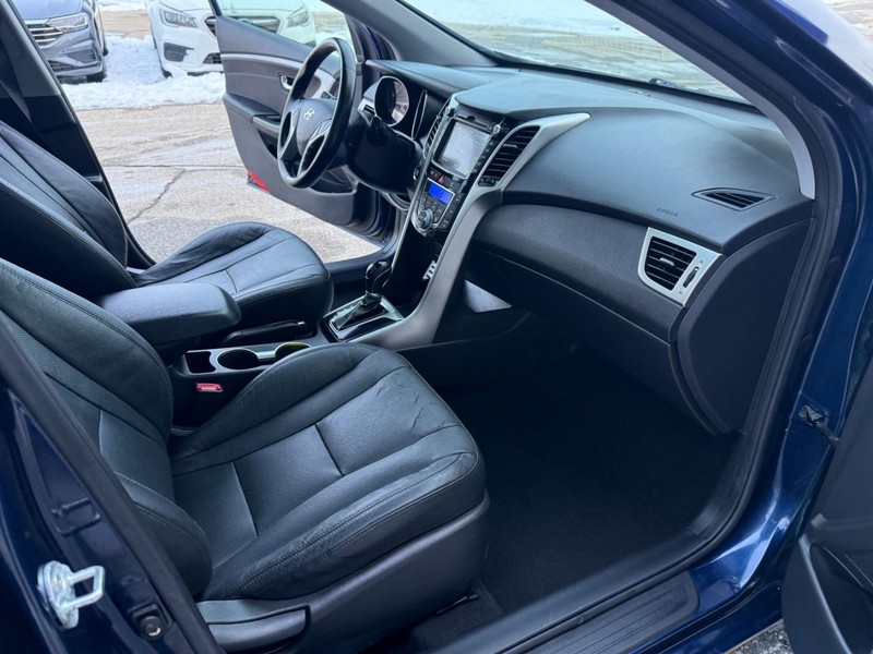 Hyundai Elantra GT Vehicle Image 16